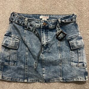 Sincerely Jules stonewash stretch denim mini skirt with belt, cargo pockets sz 3